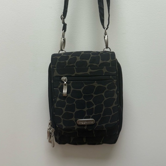 Baggallini Handbags - Baggallini Giraffe, Crossbody Bag NWOT